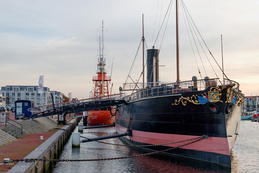 marine navy hdr fregat onderzeeer koopvaardij schip schepen defensie zeemacht vloot armada navo oorlog